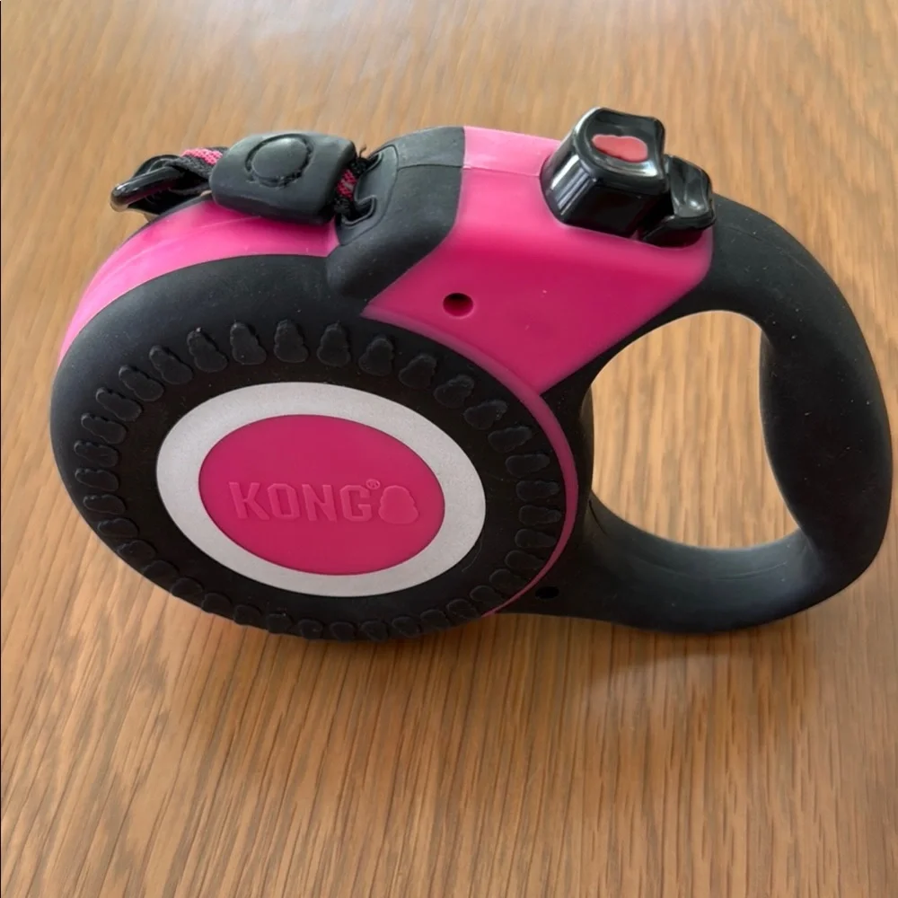 Kong 16 ft. Pink and Black Retractable Dog Leash